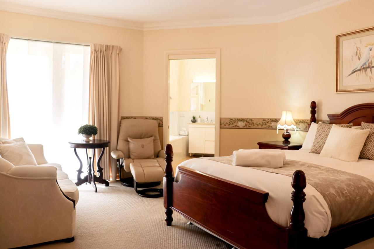 Plumes Boutique Bed & Breakfast タムワース エクステリア 写真