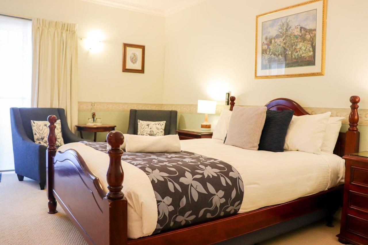 Plumes Boutique Bed & Breakfast タムワース エクステリア 写真