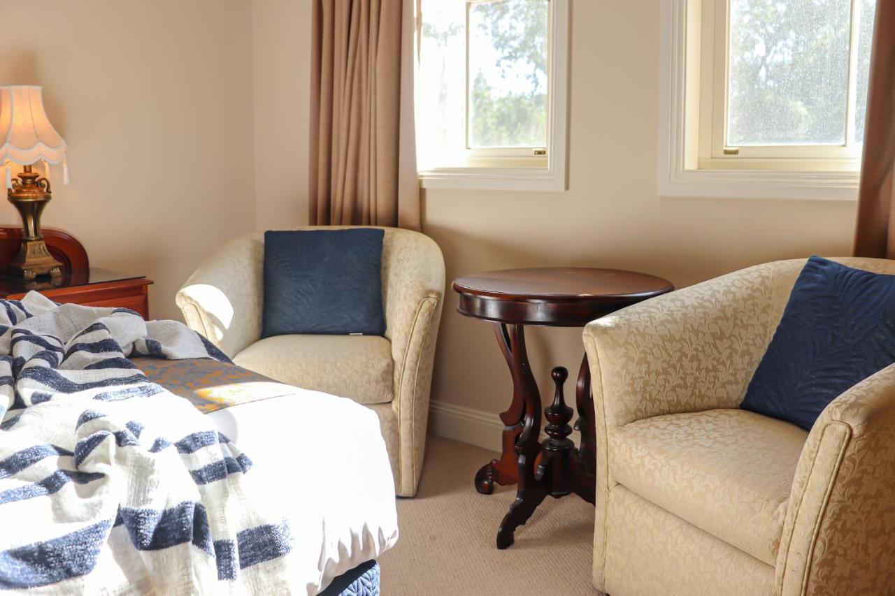 Plumes Boutique Bed & Breakfast タムワース エクステリア 写真