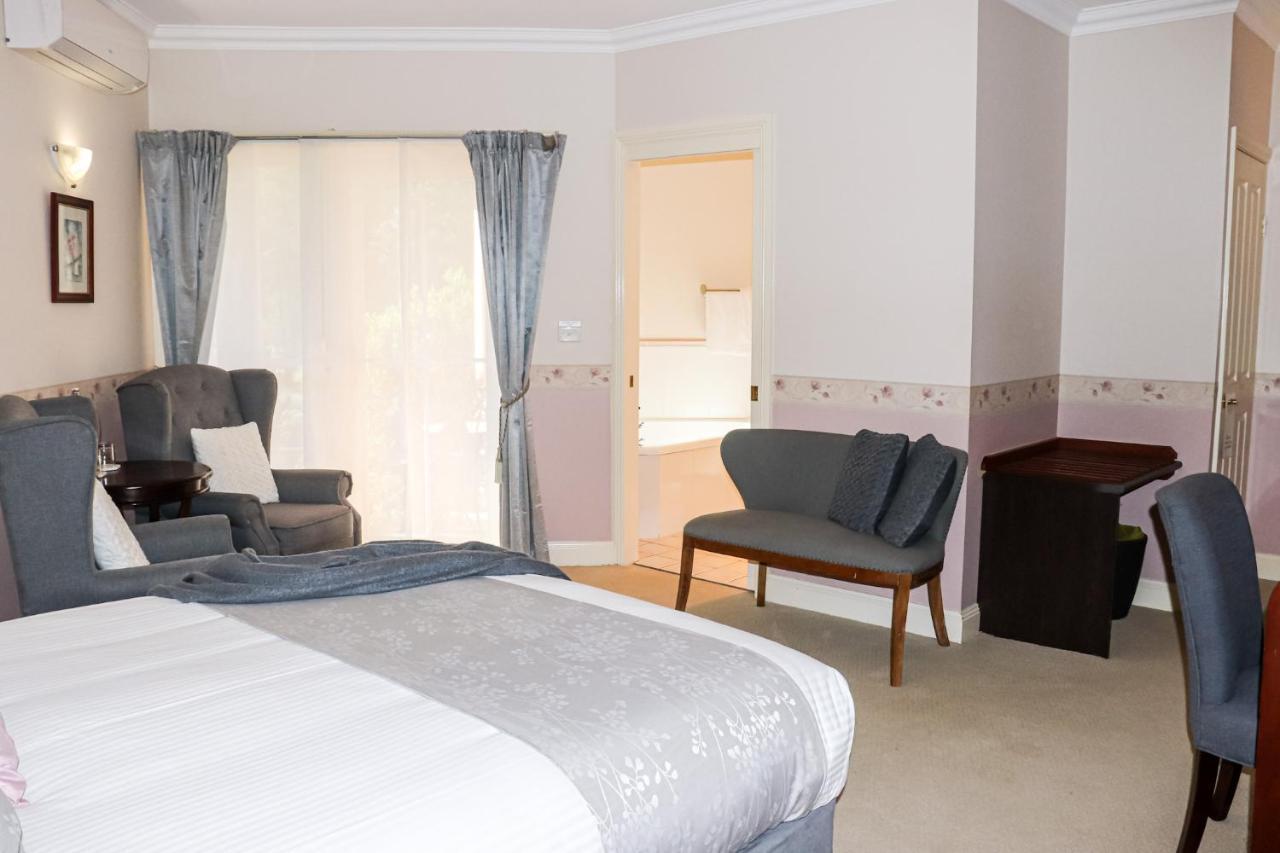 Plumes Boutique Bed & Breakfast タムワース エクステリア 写真