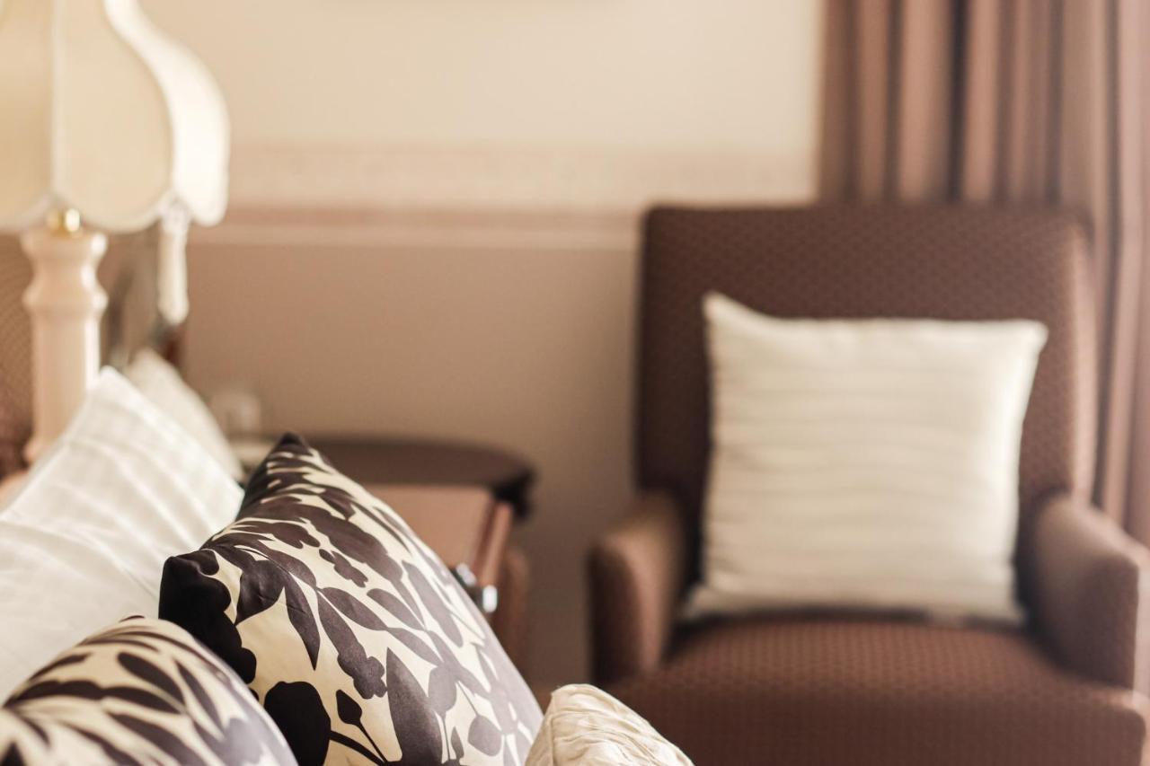 Plumes Boutique Bed & Breakfast タムワース エクステリア 写真