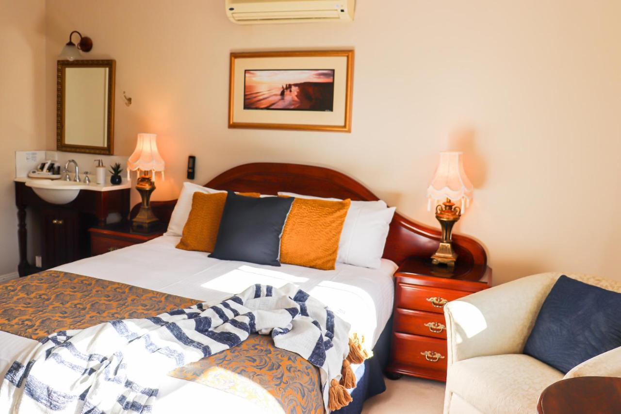 Plumes Boutique Bed & Breakfast タムワース エクステリア 写真