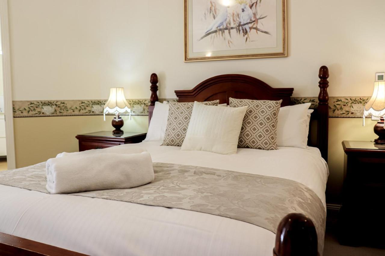 Plumes Boutique Bed & Breakfast タムワース エクステリア 写真
