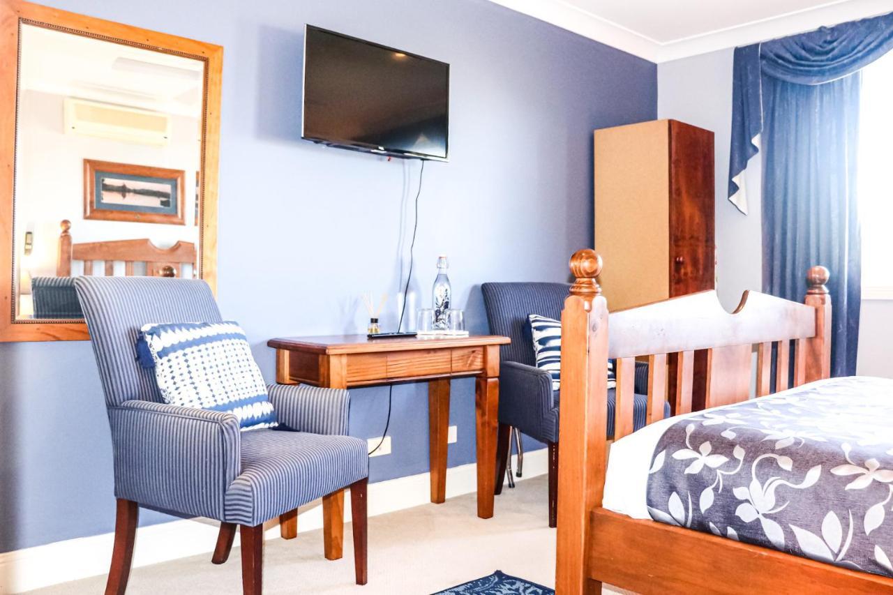 Plumes Boutique Bed & Breakfast タムワース エクステリア 写真